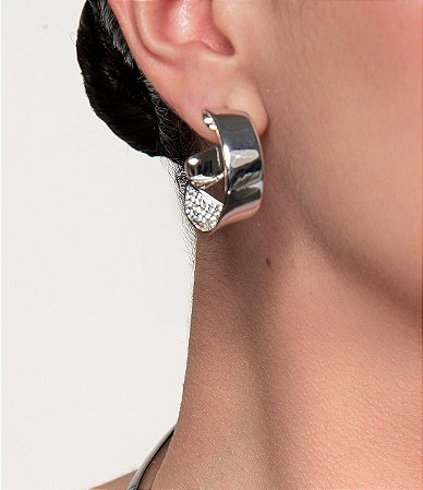 Brinco de argola cravejado de zirconia cristal banho em rodio branco