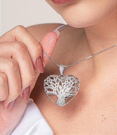 Colar com pingente de coração cravejado de zirconia cristal banho em rodio branco