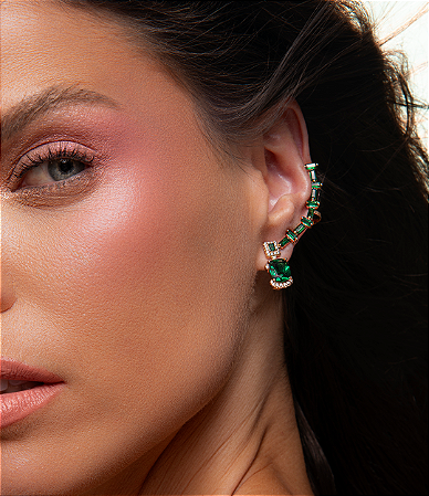 Brinco ear cuff cravejado de zirconia esmeralda banho em ouro 18k