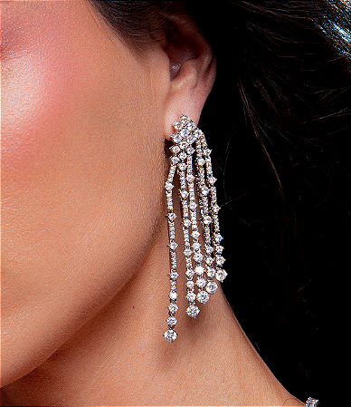 Brinco cravejado de zirconia cristal banho em rodio branco
