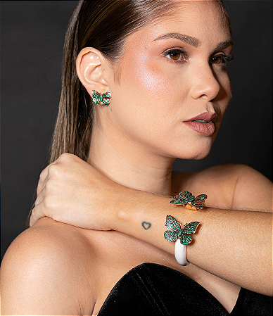 Conjunto de brinco e bracelete esmaltado cravejado de zirconia esmeralda banho em ouro 18k