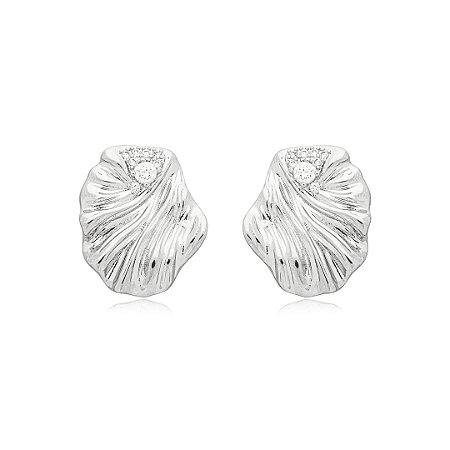 Brinco escovado orgânico cravejado de zirconia cristal banho em rodio branco