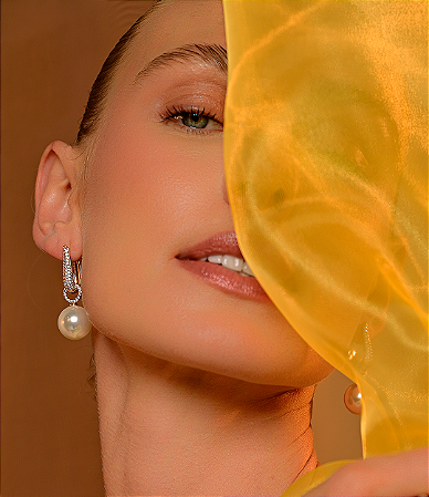 Brinco de argola perola cravejado de zirconia cristal banho em rodio branco