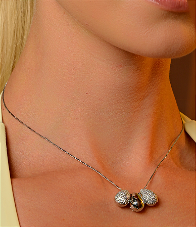 Colar com pingente cravejado de zirconia cristal banho em rodio branco