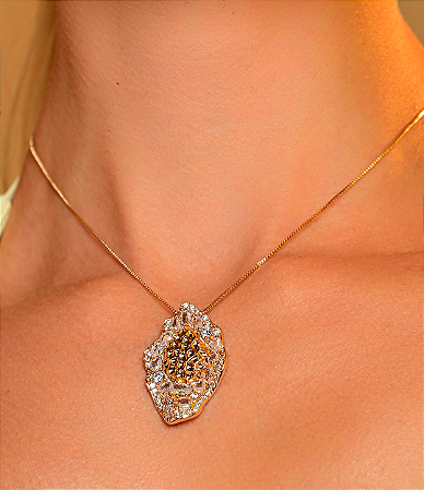 Colar com pingente de coração cravejado de zirconia cristal banho em ouro 18k