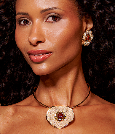 Conjunto de brinco e colar de palha artesanal esmaltado banho em ouro 18k