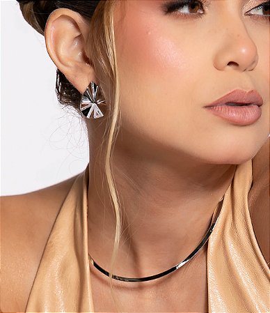 Brinco liso banho em rodio branco