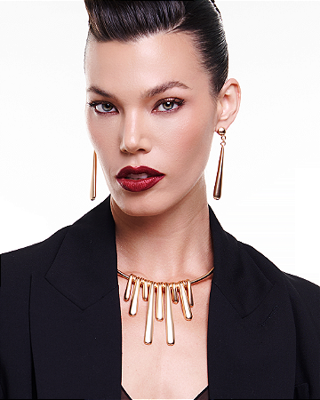 Conjunto de brinco e colar acetinado banho ouro 18k