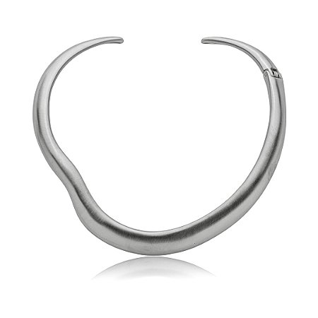 Colar de aro liso acetinado banho em ródio branco