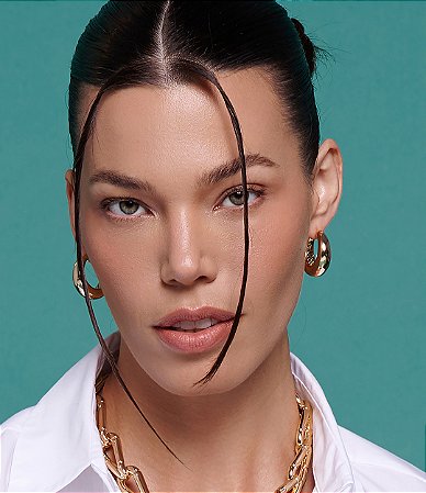 Brinco de argola cravejado de zircônia cristal banho em ouro 18k