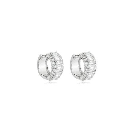 Brinco de argola cravejado de zircônia cristal banho em ródio branco