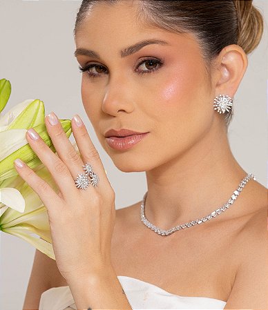 Conjunto de brinco e anel cravejado de zircônia cristal banho em ródio branco