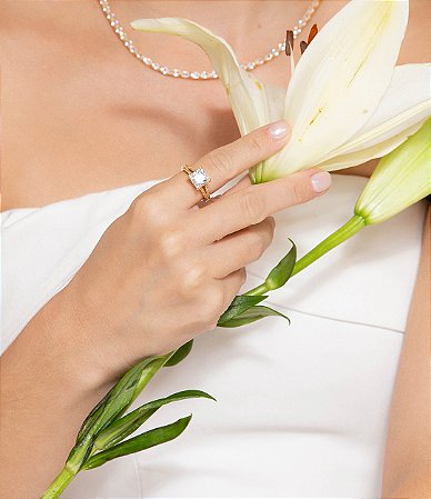 Anel dourado cravejado de zircônia cristal banho em ouro 18k