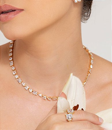 Anel dourado cravejado de zircônia cristal banho em ouro 18k