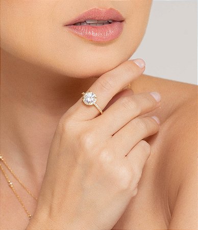 Anel dourado cravejado de zircônia cristal banho em ouro 18k