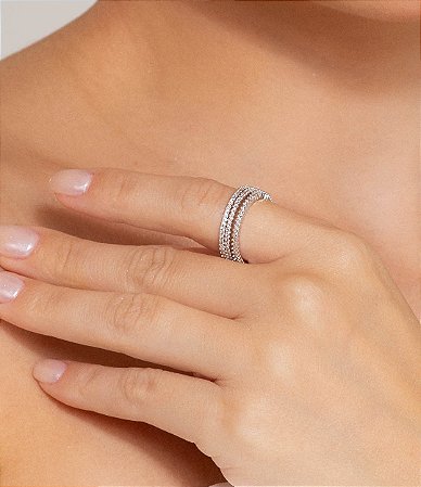 Trio de anéis cravejados de zircônia cristal banho em ródio branco