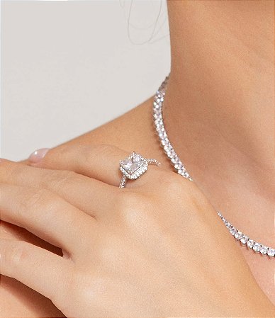 Anel cravejado de zircônia cristal banho em ródio branco