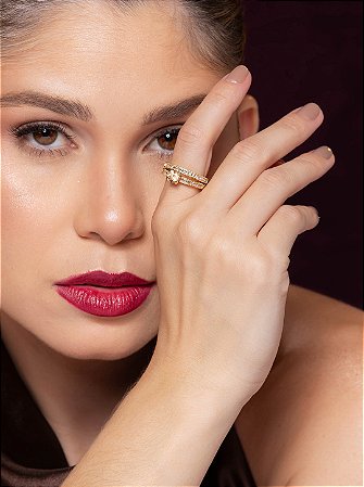 Dupla de anéis cravejados de zircônia cristal banho em ouro 18k