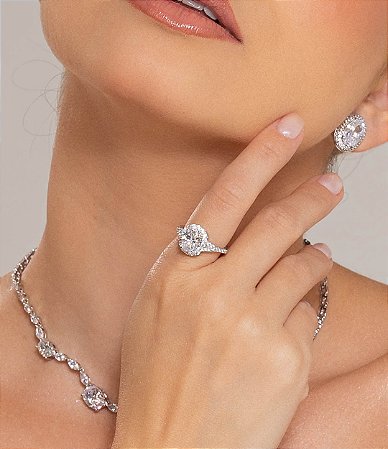 Anel cravejado de zircônia cristal banho em Ródio branco