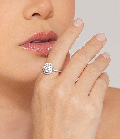 Anel cravejado de zircônia cristal banho em Ródio branco