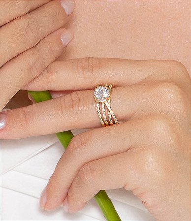 Anel dourado cravejado de zircônia cristal banho em ouro 18k