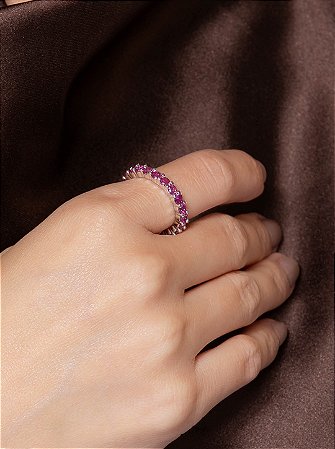 Anel cravejado de zircônia pink banho em ródio branco