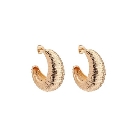 Brinco de argola liso escovado banho em ouro 18k