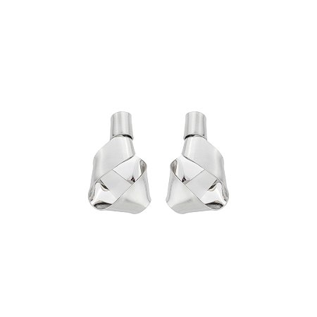 Brinco liso acetinado banho em ródio branco