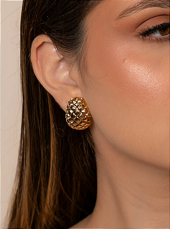 Brinco dourado liso banho em ouro 18k