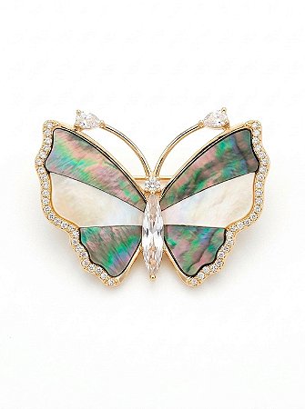 Broche de borboleta cravejado de zircônia cristal e madre pérola banho em ouro 18k