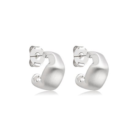 Brinco de argola liso acetinado banho em rodio branco