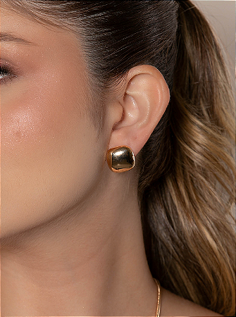 Brinco de base dourado liso banho em ouro 18k
