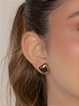 Brinco de base dourado liso banho em ouro 18k