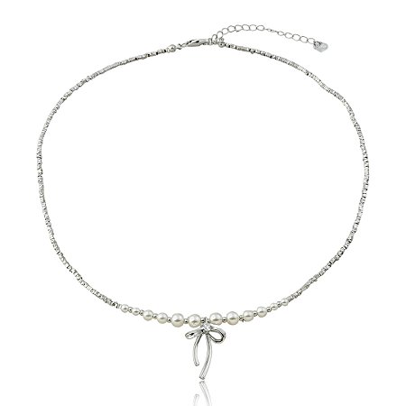 Colar com Pérolas e Pingente de Laço – Banho em Ródio Branco
