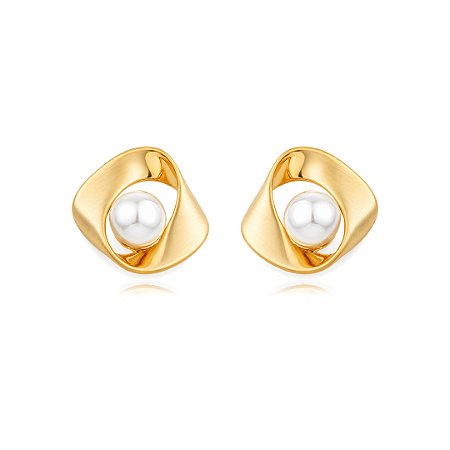 Brinco dourado acetinado com pérola shell banho em ouro 18k