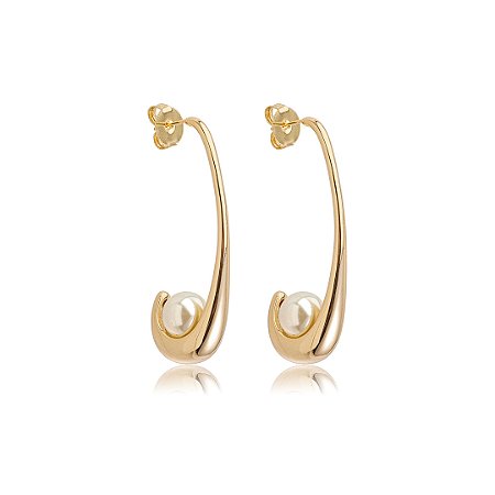Brinco de argola liso com pérola shell banho em ouro 18k