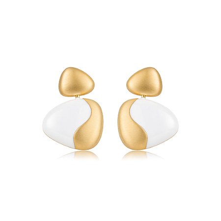 Brinco acetinado esmaltado banho em ouro 18k