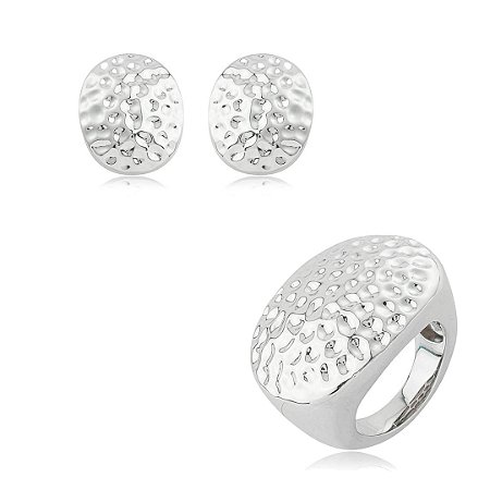Conjunto de brinco e anel martelado liso banho em ródio branco