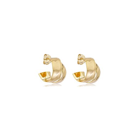Brinco de argola liso com detalhe acetinado banho em ouro 18k