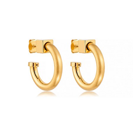 Brinco de argola acetinado liso com banho ouro 18k