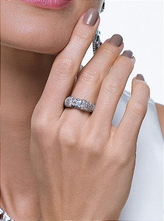 Anel cravejado de zircônia cristal banho em ródio branco