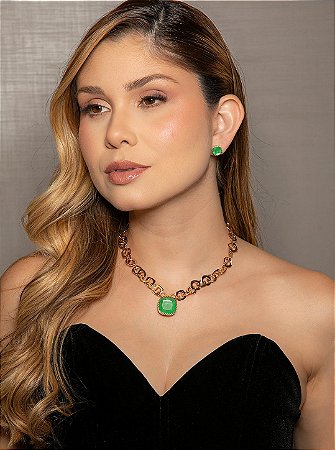 Conjunto de brinco e colar cravejado de zircônia e pedra fusion esmeralda banho em ouro 18k