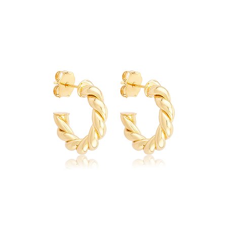 Brinco de argola torcida lisa banho em ouro 18k