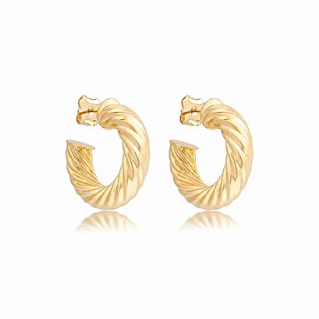 Brinco de argola torcida dourada lisa banho em ouro 18k