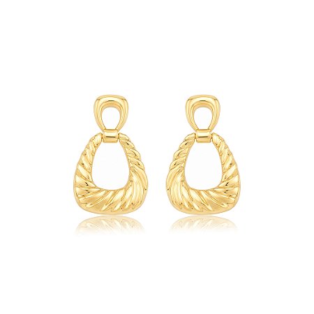 Brinco dourado torcido liso banho em ouro 18k
