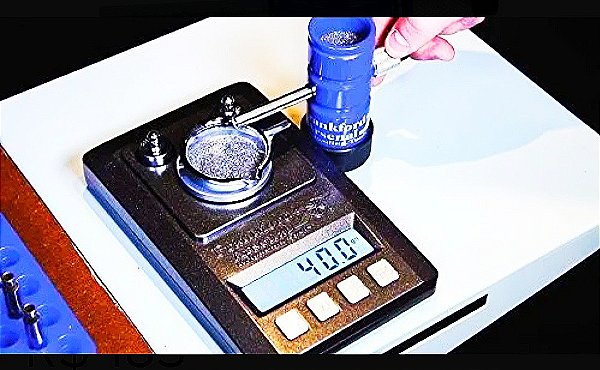Dosador de pólvora profissional em metal - POWDER trickler frankford arsenal
