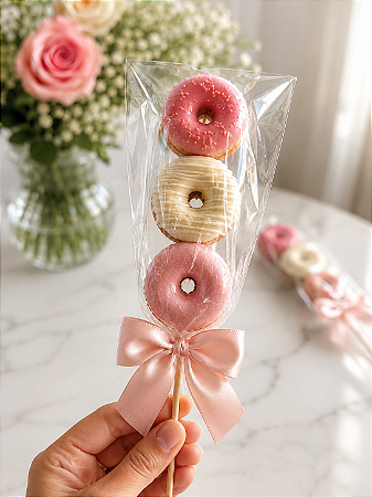 Pirulito com 3 Mini Donuts Gourmet | Outubro Rosa Corporativo