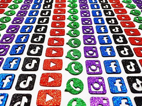 Adesivo pet mídias sociais eva