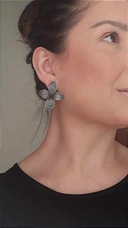Brinco pétalas (prata velha) - BR398
