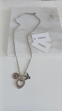 Colar patuá com  medalha de flor, Divino e coração vazado - COL1177
